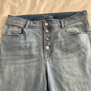 ****SOLD—on ♏️****High-Rise Distressed Jeans